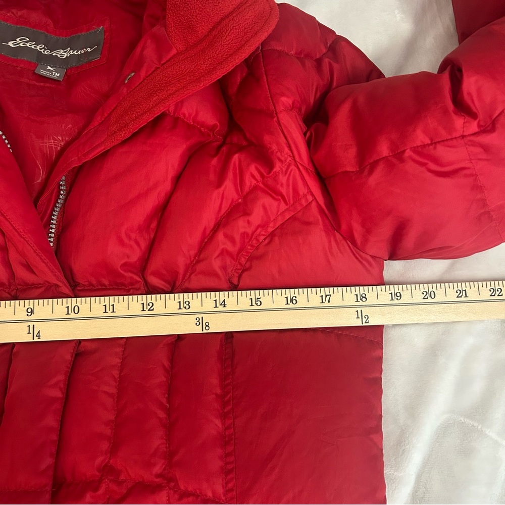 Eddie Bauer Women’s Red Down Puffer Coat with Faux Fur Hood sz MT Lightweight - Picture 5 of 12